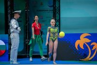 Стилияна Николова и Ева Брезалиева се класираха за финалите на обръч и на топка, България поведе в отборната надпревара