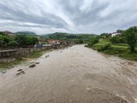 Къщи и дворове са залети в котленското село Тича, под вода е и част от пътя Котел &ndash; Омуртаг
