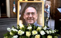 Близки и приятели изпратиха Любен Дилов-син