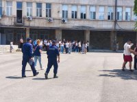 Евакуираха гимназия в Бургас заради сигнал за бомба