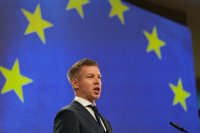 Унгарският премиер Мадяр заплаши президента с конституционни промени