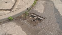 Дъждовете в София поставиха проблема с непочистени от месеци шахти в район "Подуяне"