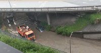 Проливен дъжд превърна улиците във Велико Търново в реки