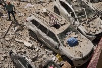 Войната в Близкия изток: Иран изстреля ракети по американски бази
