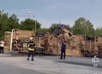 Тежка катастрофа в София: Един загинал и над 20 ранени след сблъсък на автобус и коли