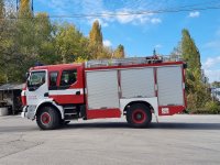 При пожар в столичния квартал "Надежда" са изгорели кола на "Пътна помощ" и пет други автомобила