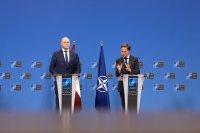 Военните министри от НАТО се събират на среща в Брюксел