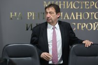 НА ЖИВО: Регионалният министър представя екипа си
