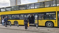 "Винаги се усмихвам, това отваря сърцата": Чужденци попълват незаетите места за шофьори в столичния градски транспорт