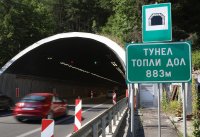 Камион аварира в тунел &bdquo;Топли дол" на АМ &bdquo;Хемус&ldquo;