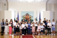 Илияна Йотова отличи ученици от 14 общини в инициативата &bdquo;Спортувай с президента&ldquo;