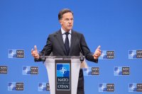 Военните министри от НАТО се събират на среща в Брюксел