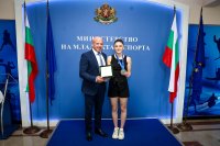 Енчо Керязов награди европейската вицешампионка по карате Теодора Цанева