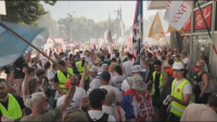 &bdquo;На Видовден всичко се вижда&ldquo;: Антиправителствен протест в Сърбия след като Вучич обяви оставка