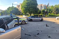 20-годишен предизвика катастрофа с три коли в Разград, преминал на червен светофар