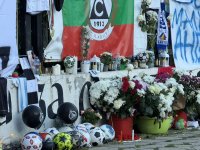 Бдение пред стадион &bdquo;Славия&ldquo; в памет на децата, загинали на магистрала &bdquo;Тракия&ldquo; (СНИМКИ)