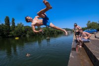 Невиждани горещини в Западна Европа: Влакове спират, а училища отменят занятия (СНИМКИ)