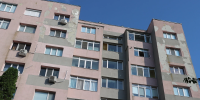 Саниран блок в Добрич започна да се разрушава още в гаранционния срок