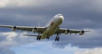 Тревога в небето: Български изтребител ескортира пътнически самолет