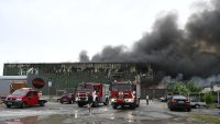 Голям пожар в София - горят 2000 кв. м халета за преработка на отпадъци, няма вода в хидрантите