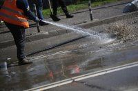 Мият допълнително улиците в "Люлин" след пожара миналата седмица