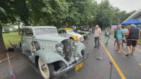 Ретро парад в Бургас събра близо 200 класически автомобила и мотора