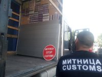 Контрабанда за хиляди евро: Заловиха цигари и вейпове без акцизен бандерол край Видин