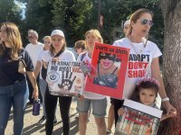 Протест пред СГС с искане за ефективни присъди за обвиняемите за жестокост към животни от Перник (СНИМКИ)