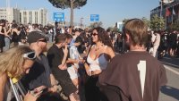 Кание Уест пее в Албания: Протести разтърсват страната
