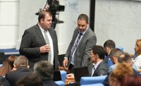 Скандалът с полетите на Пеевски: МВР изпрати в НС справки за пътуванията на лидера на ДПС