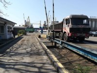 Претоварени камиони не напускат "Пристанище Бургас"