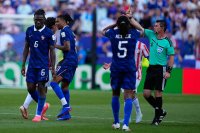ФИФА остави в сила жълтия картон на Майкъл Олисе преди четвъртфинала с Мароко