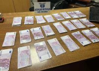 Задържаха 150 000 евро, укрити в дрехите на пътник на ГКПП Лесово