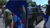 Автомобил се опита да премине през протестиращи в София