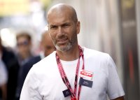 Зинедин Зидан поема националния отбор на Франция до броени дни