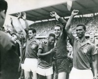 Фланелката на Пеле от финала на Мондиала през 1958 г. бе продадена на търг за близо пет милиона долара
