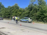 Автомобил удари линейка край Враца, спешният автомобил превозвал пациент за &bdquo;Пирогов&ldquo;