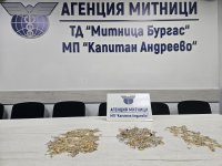 Митничари задържаха златни бижута за над 75 хил. евро, скрити в автобус от Турция