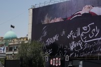 Седма нощ на удари срещу Иран: Ескалацията поставя под въпрос преговорите за край на конфликта
