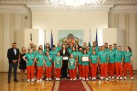 Държавният глава Йотова отличи с Почетния плакет на президента спортистите от Световното първенство със синдром на Даун