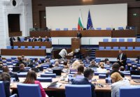 Депутатите ще гласуват окончателно бюджета утре, бурни дебати в парламента днес