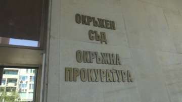 Прокуратурата в Бургас поиска постоянен арест за двамата служители на НАП, обвинени в приемане на подкуп