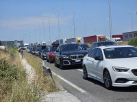 Рекорден трафик: Колони от леки коли и до 8 часа чакане на &bdquo;Капитан Андреево&ldquo;