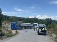 След сигнал до БНТ: Проверка за претоварени камиони, които излизат на АМ "Струма" от кариерата край яз. "Студена"