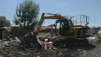 Разрушиха 25 незаконни постройки в столичния квартал "Филиповци"