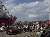 Корабът &bdquo;Св. св. Кирил и Методий&ldquo; акостира в Несебър: Извисе дълга опашка от желаещи да го разгледат