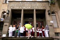 Служители в &bdquo;Бул Био&ldquo; продължават да протестират, в МЗ няма данни за спиране на производството на БЦЖ ваксината
