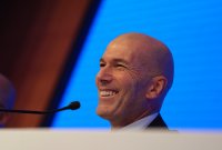 Зинедин Зидан поема националния отбор на Франция с договор за четири години