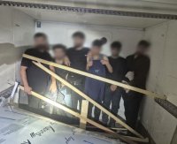 Задържаха 8 мигранти, укрити в тайник на микробус на българо-гръцката граница