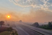 Пожарът на &bdquo;Тракия&ldquo;: Екипи продължават да следят, за да не се разпространява огънят